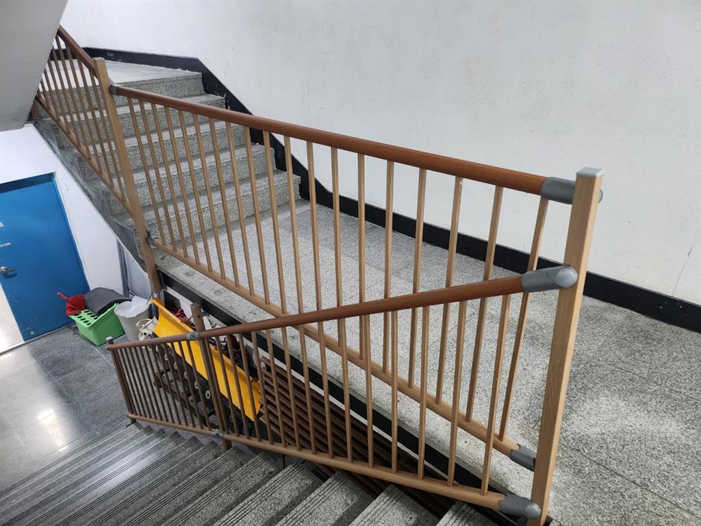 요셉관 난간 1.jpg