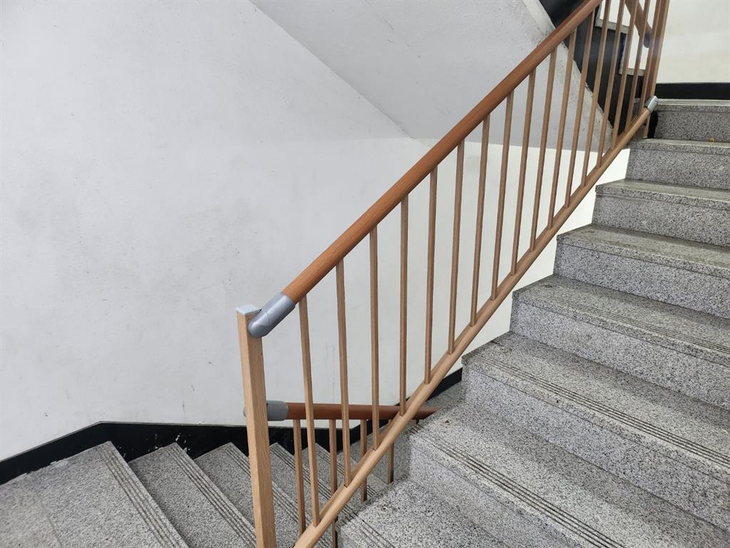 요셉관 난간 2.jpg