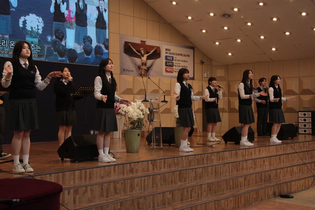 230315 스쿨패밀리 결연 예배 (24).JPG