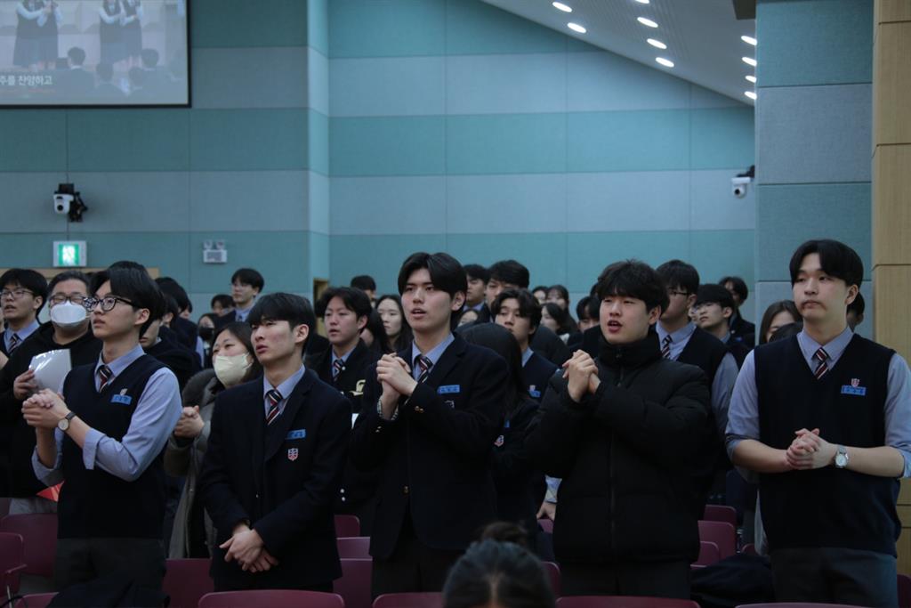 230315 스쿨패밀리 결연 예배 (27).JPG