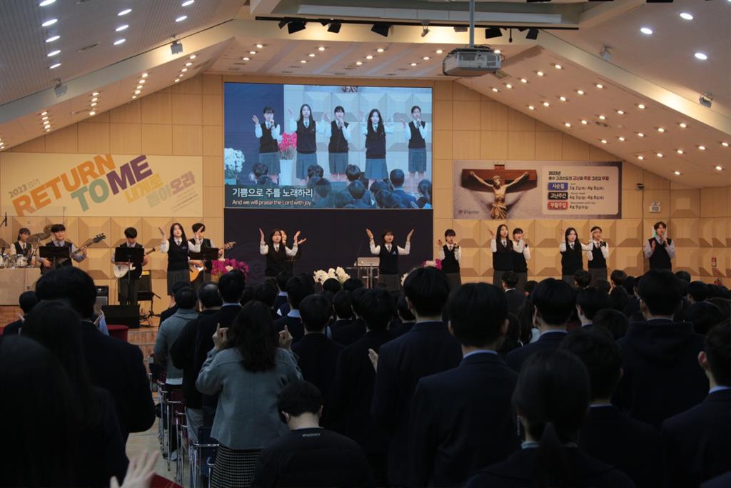230315 스쿨패밀리 결연 예배 (22).JPG